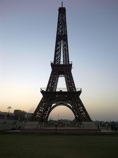 Eiffel Tower Replicas - © Attention Deficit Disorder Prosthetic Memory Program