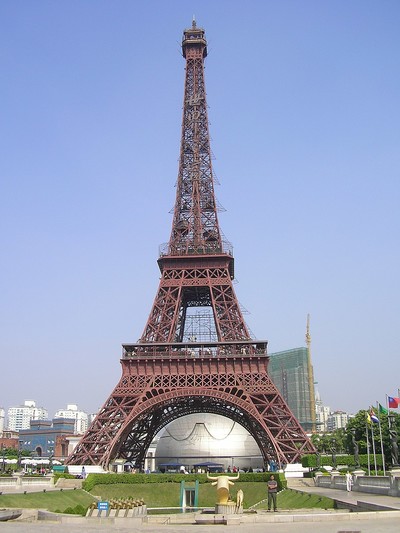 Eiffel Tower Replicas - © Attention Deficit Disorder Prosthetic Memory Program