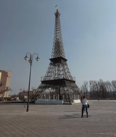 Eiffel Tower Replicas - © Attention Deficit Disorder Prosthetic Memory Program