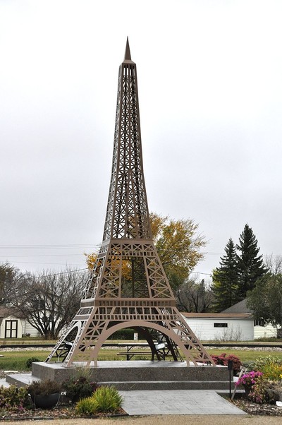 Eiffel Tower Replicas - © Attention Deficit Disorder Prosthetic Memory Program