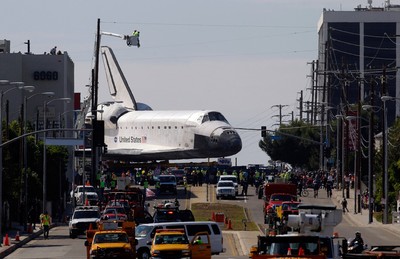 Shuttle Endeavor in the streets of Los Angeles - © Attention Deficit Disorder Prosthetic Memory Program